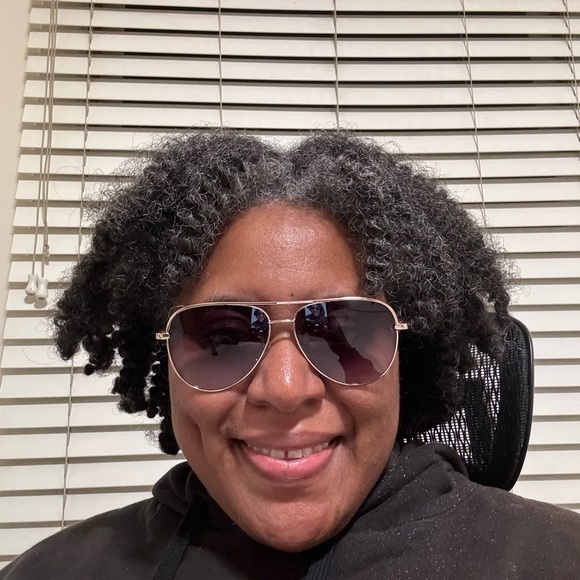 Gold Frame Aviator Sunglasses - Picture 6 of 6